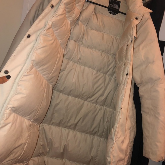 LIKE NEW White Northface - Picture 4 of 6